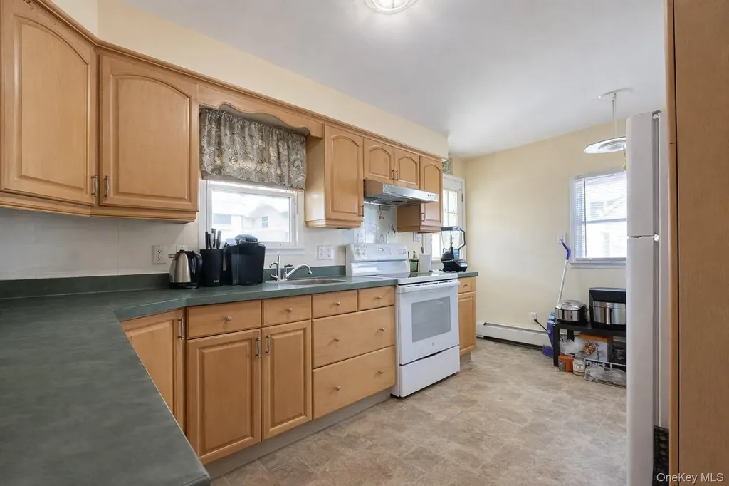 93 Birch Avenue E Farmingdale NY 11735