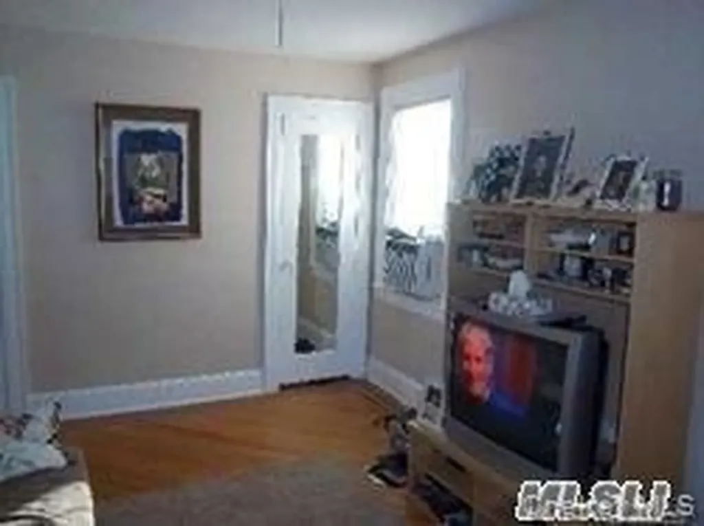 127 Gordon Road Valley Stream NY 11581