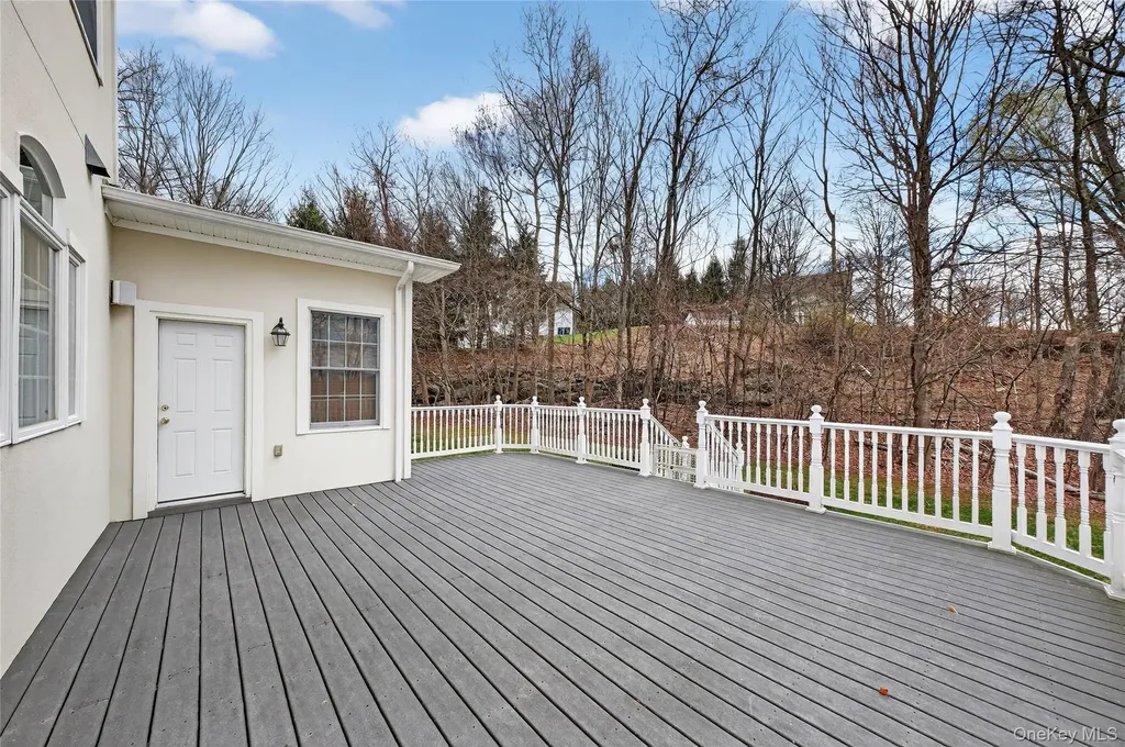 19 Parkview Circle Carmel NY 10512