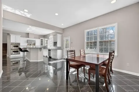 19 Parkview Circle Carmel NY 10512