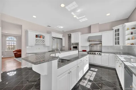 19 Parkview Circle Carmel NY 10512