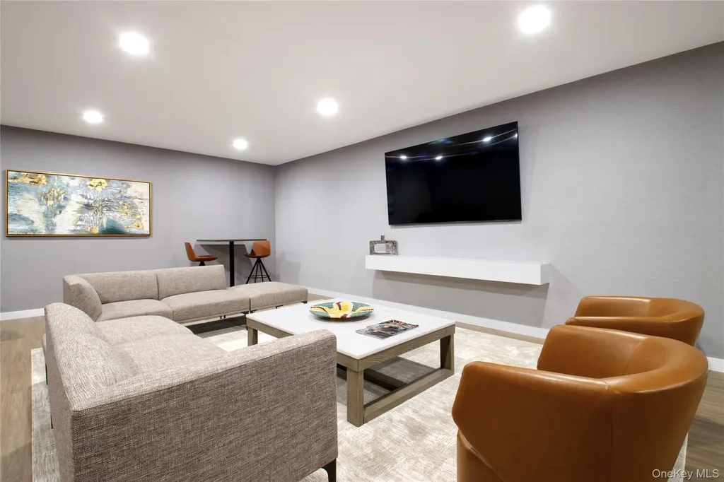 333 Warner Avenue Roslyn NY 11576