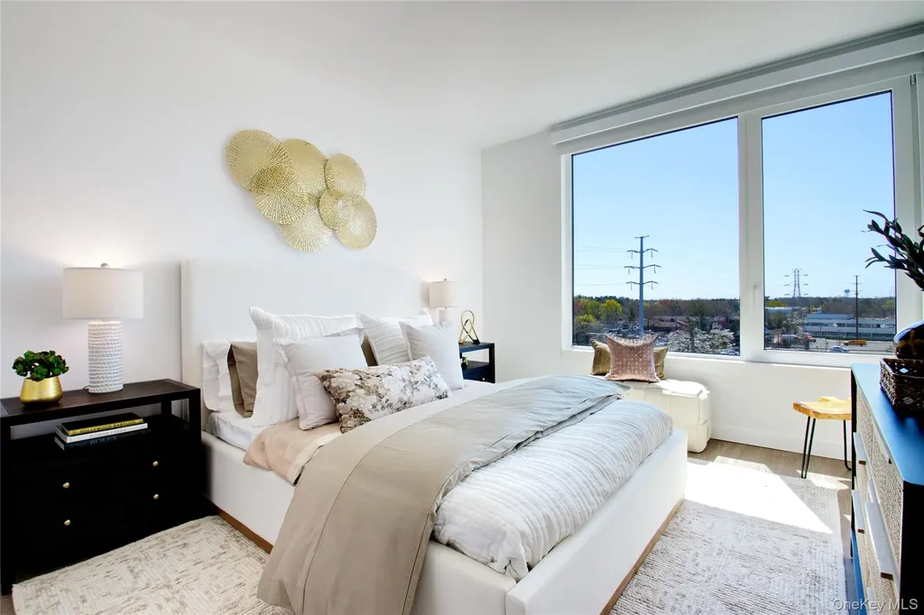 333 Warner Avenue Roslyn NY 11576