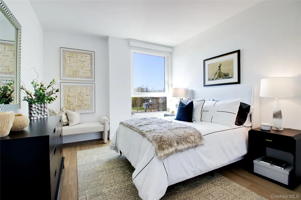 333 Warner Avenue Roslyn NY 11576