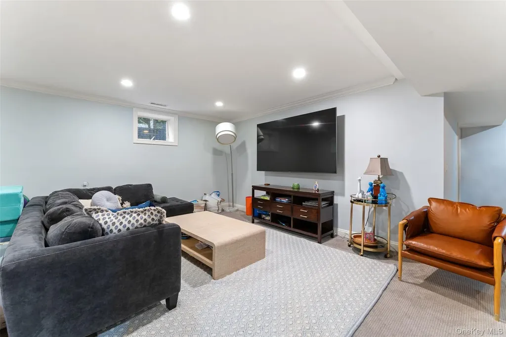 33 Wynmor Road Scarsdale NY 10583