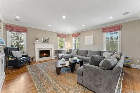 33 Wynmor Road Scarsdale NY 10583