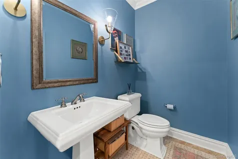 33 Wynmor Road Scarsdale NY 10583