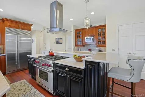 350 Wooded Hill Court Chappaqua NY 10514