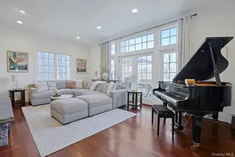 350 Wooded Hill Court Chappaqua NY 10514