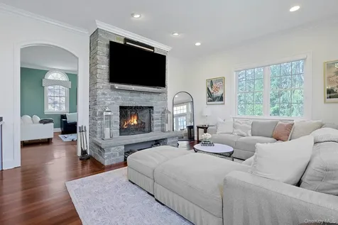 350 Wooded Hill Court Chappaqua NY 10514