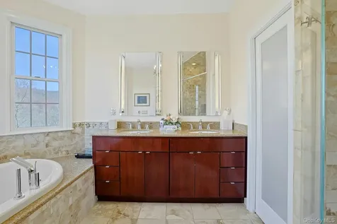 350 Wooded Hill Court Chappaqua NY 10514