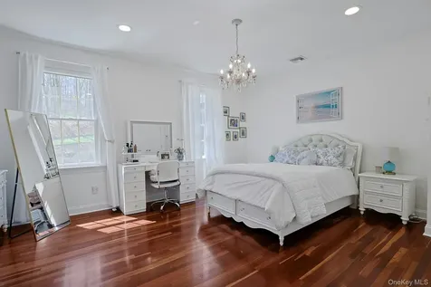 350 Wooded Hill Court Chappaqua NY 10514