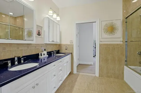 350 Wooded Hill Court Chappaqua NY 10514