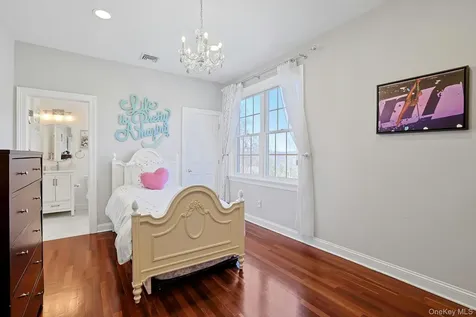 350 Wooded Hill Court Chappaqua NY 10514