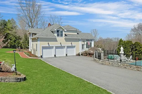 350 Wooded Hill Court Chappaqua NY 10514