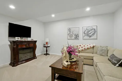 350 Wooded Hill Court Chappaqua NY 10514