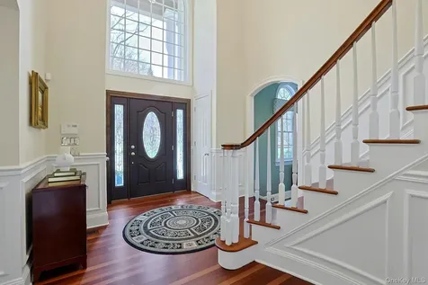 350 Wooded Hill Court Chappaqua NY 10514