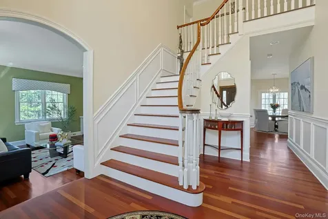 350 Wooded Hill Court Chappaqua NY 10514