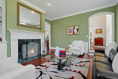 350 Wooded Hill Court Chappaqua NY 10514