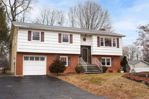 102 Burke Court Buchanan NY 10511