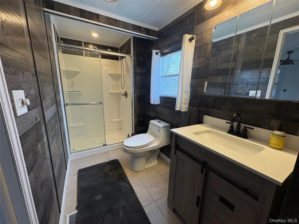525/82 Riverleigh Riverhead NY 11901