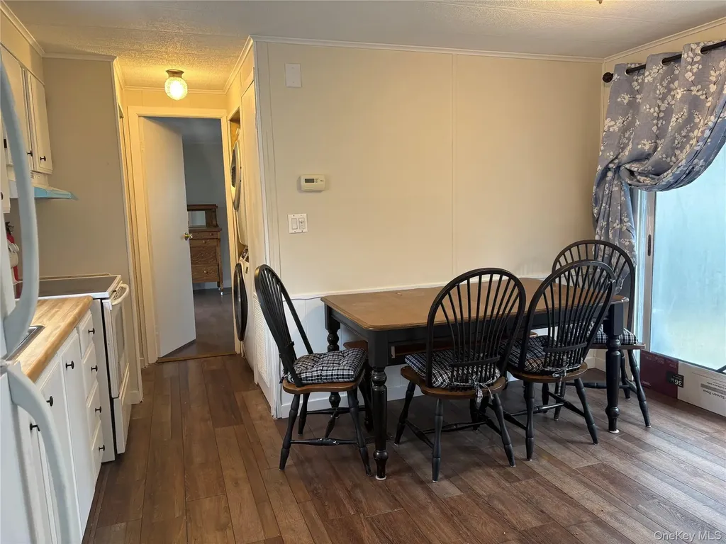 525/82 Riverleigh Riverhead NY 11901
