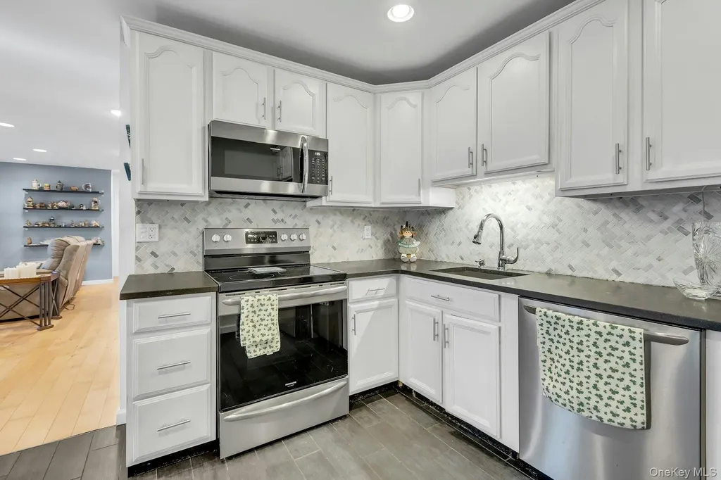 864 Skyline Drive Coram NY 11727