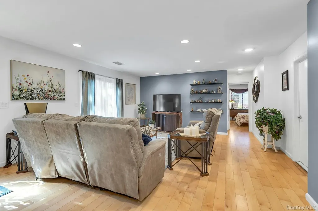 864 Skyline Drive Coram NY 11727