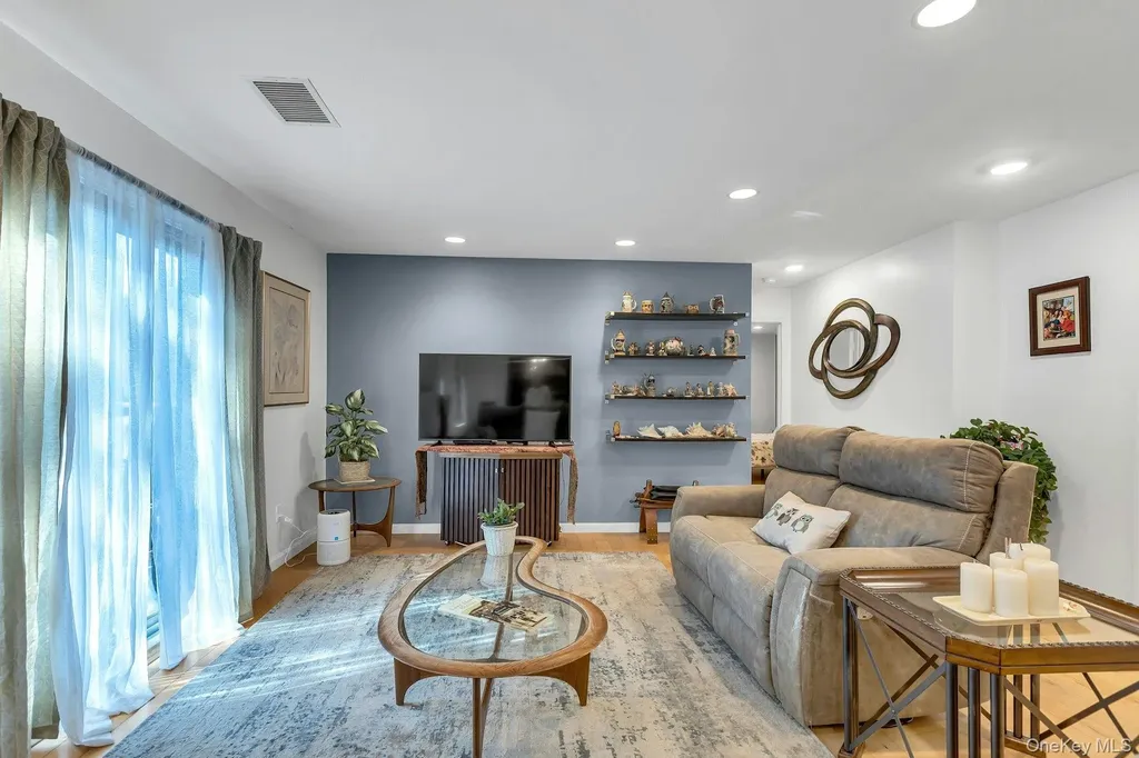864 Skyline Drive Coram NY 11727
