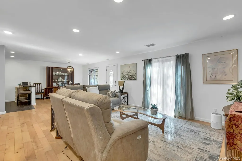 864 Skyline Drive Coram NY 11727