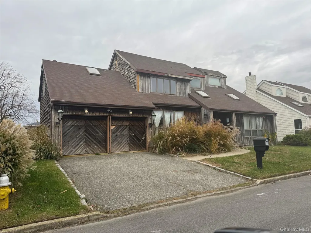 815 Anthony Drive Lindenhurst NY 11757
