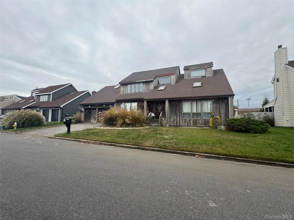 815 Anthony Drive Lindenhurst NY 11757