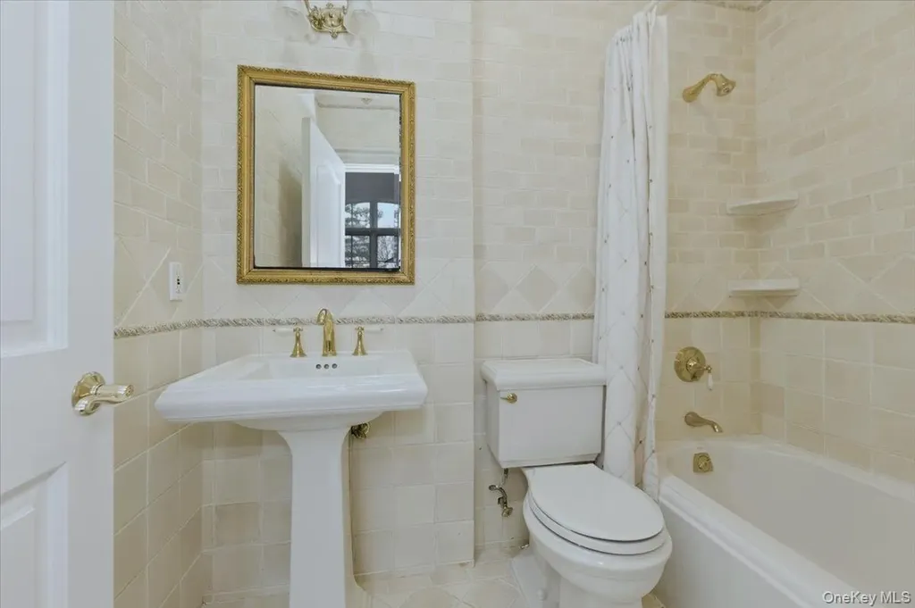 17 Plover Lane Lloyd Harbor NY 11743