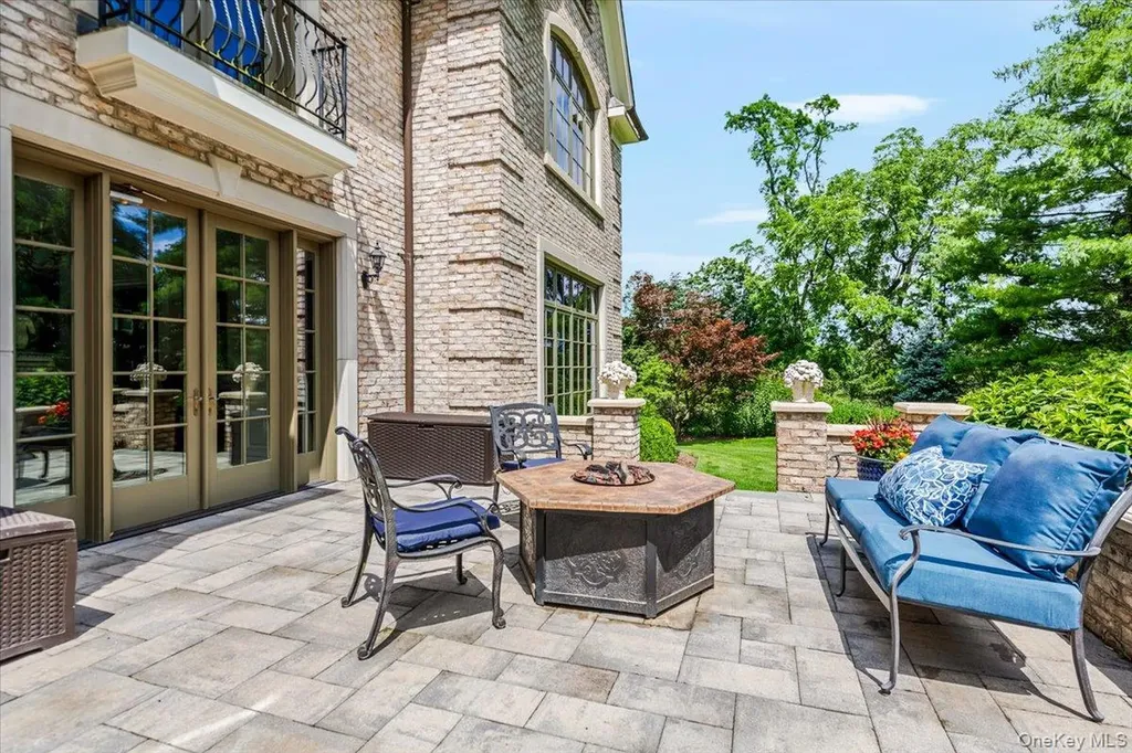 17 Plover Lane Lloyd Harbor NY 11743