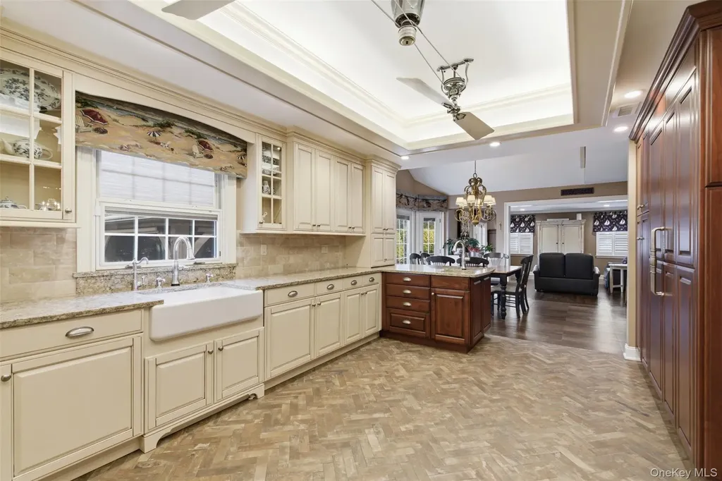 2 Knoll Lane Glen Head NY 11545
