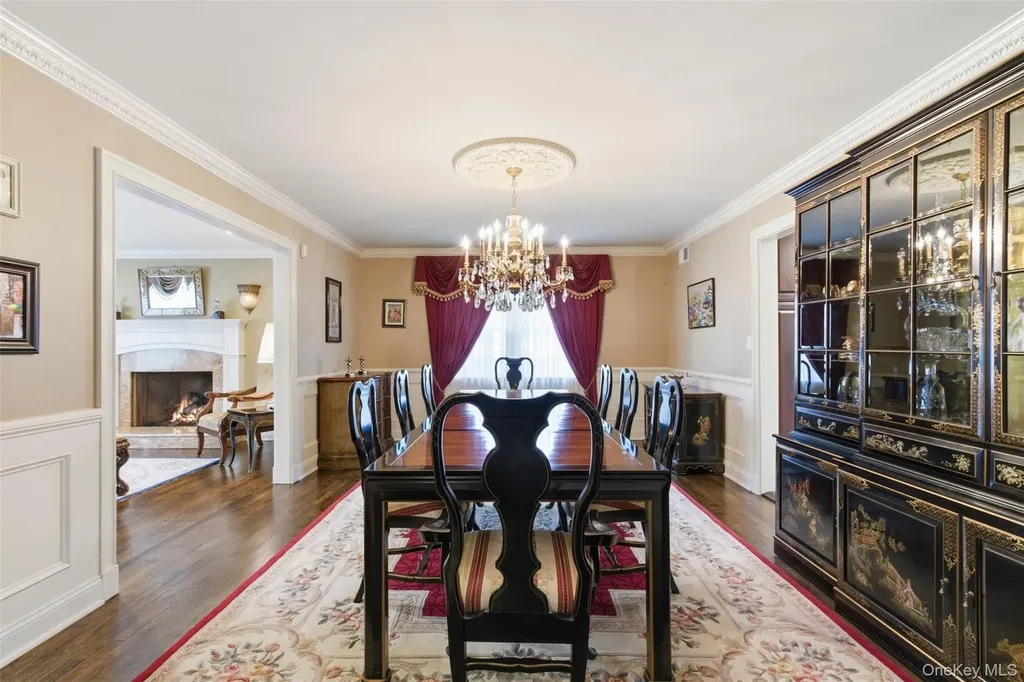 2 Knoll Lane Glen Head NY 11545