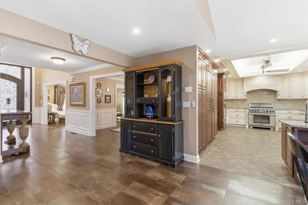 2 Knoll Lane Glen Head NY 11545