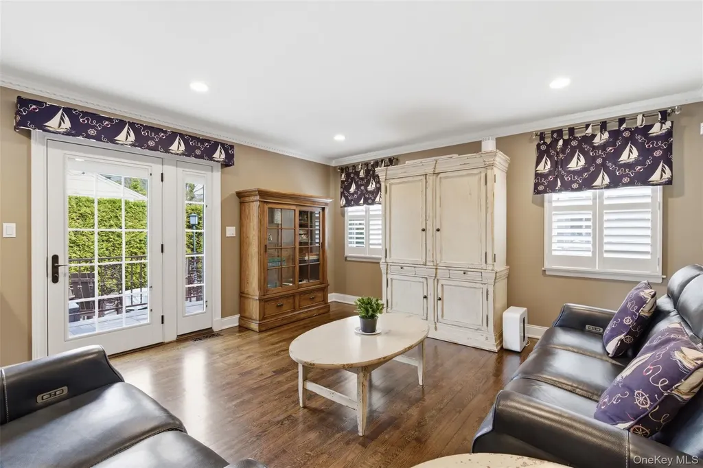 2 Knoll Lane Glen Head NY 11545