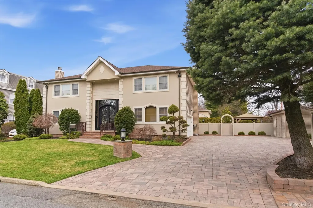 2 Knoll Lane Glen Head NY 11545