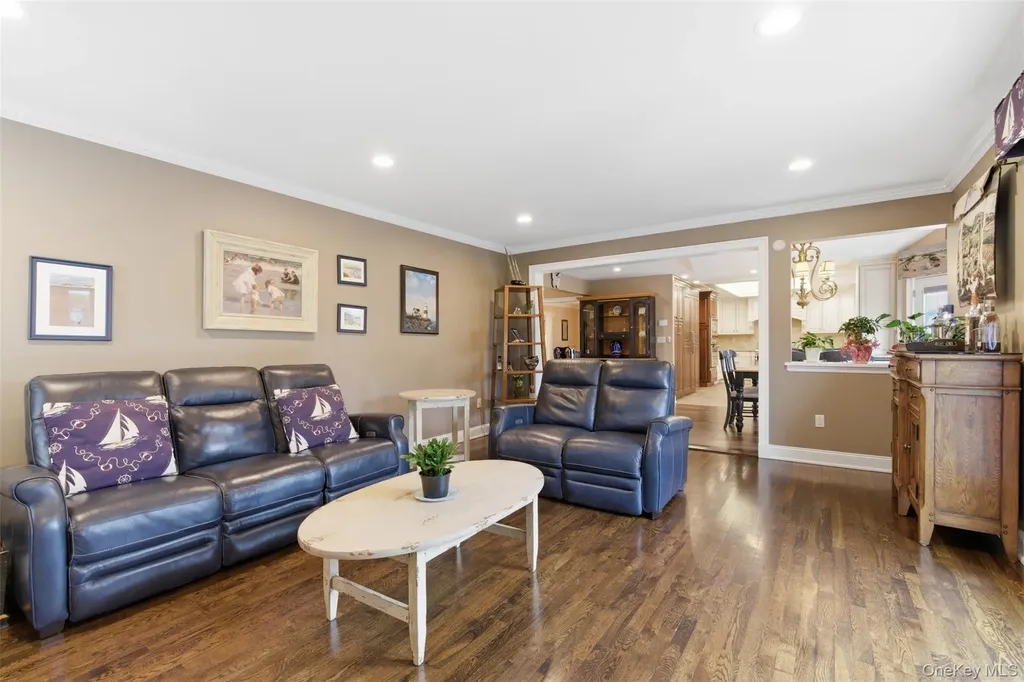 2 Knoll Lane Glen Head NY 11545