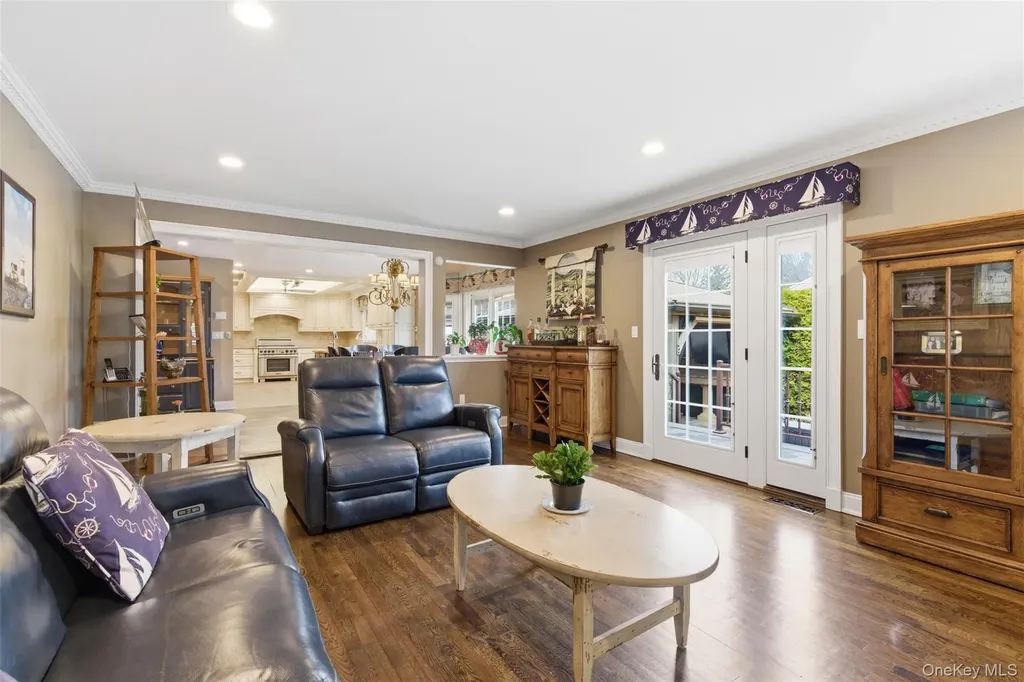 2 Knoll Lane Glen Head NY 11545