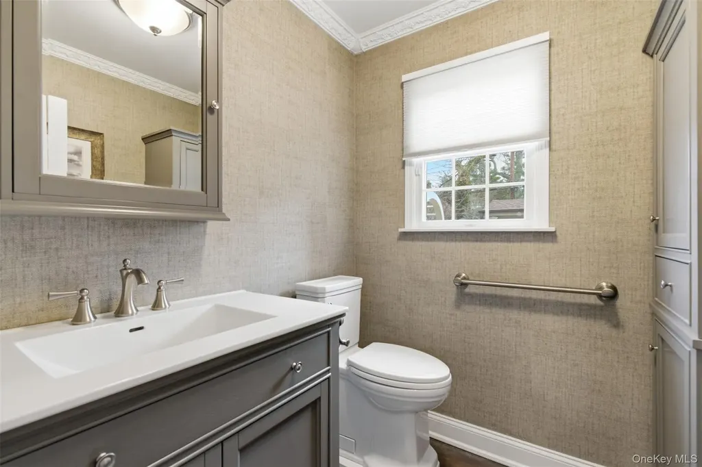 2 Knoll Lane Glen Head NY 11545
