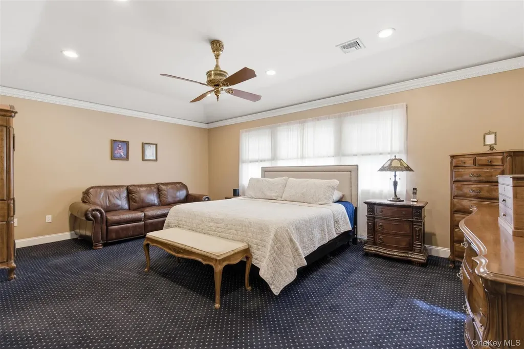 2 Knoll Lane Glen Head NY 11545
