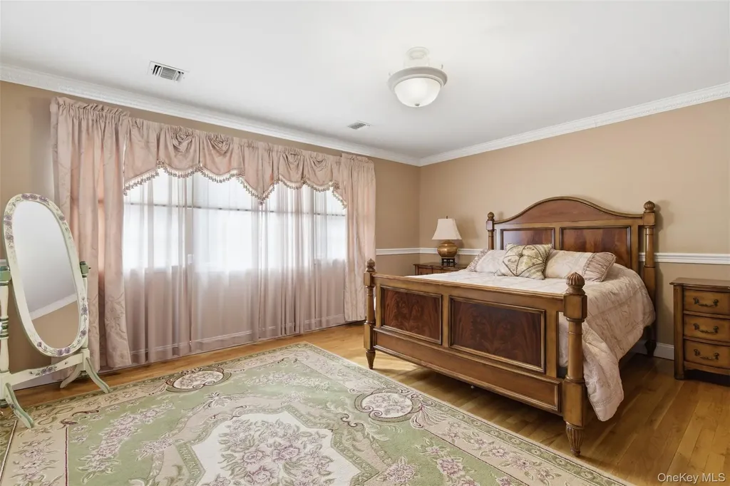 2 Knoll Lane Glen Head NY 11545
