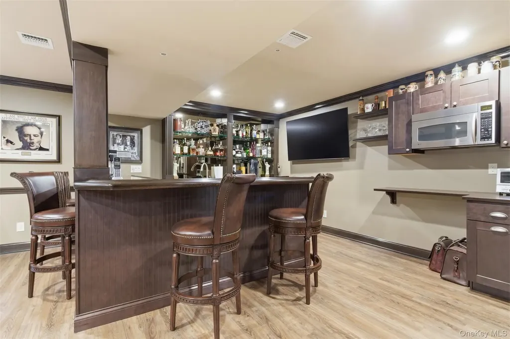 2 Knoll Lane Glen Head NY 11545