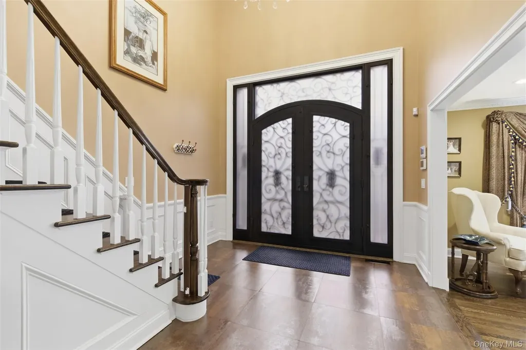 2 Knoll Lane Glen Head NY 11545