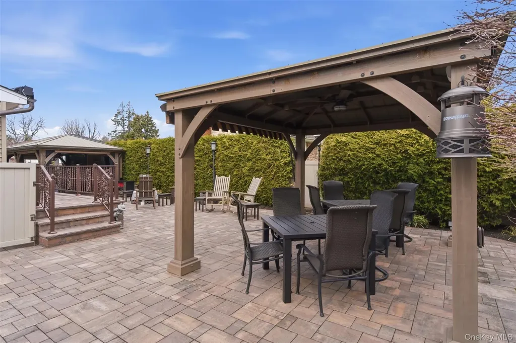 2 Knoll Lane Glen Head NY 11545