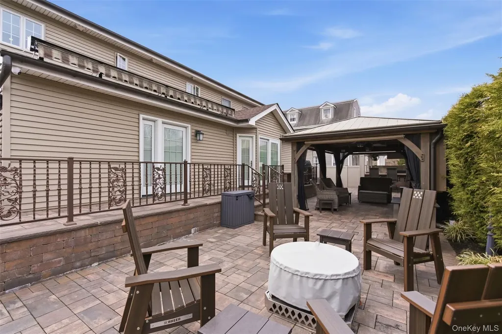 2 Knoll Lane Glen Head NY 11545