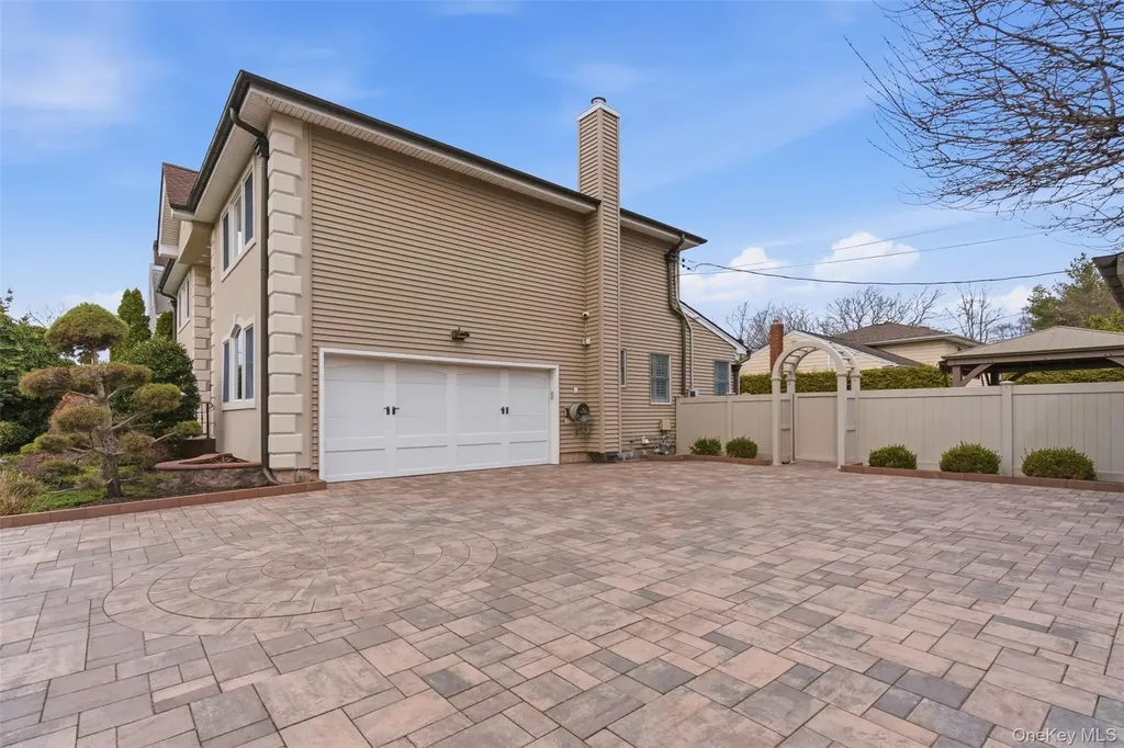 2 Knoll Lane Glen Head NY 11545