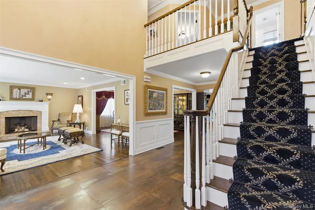 2 Knoll Lane Glen Head NY 11545